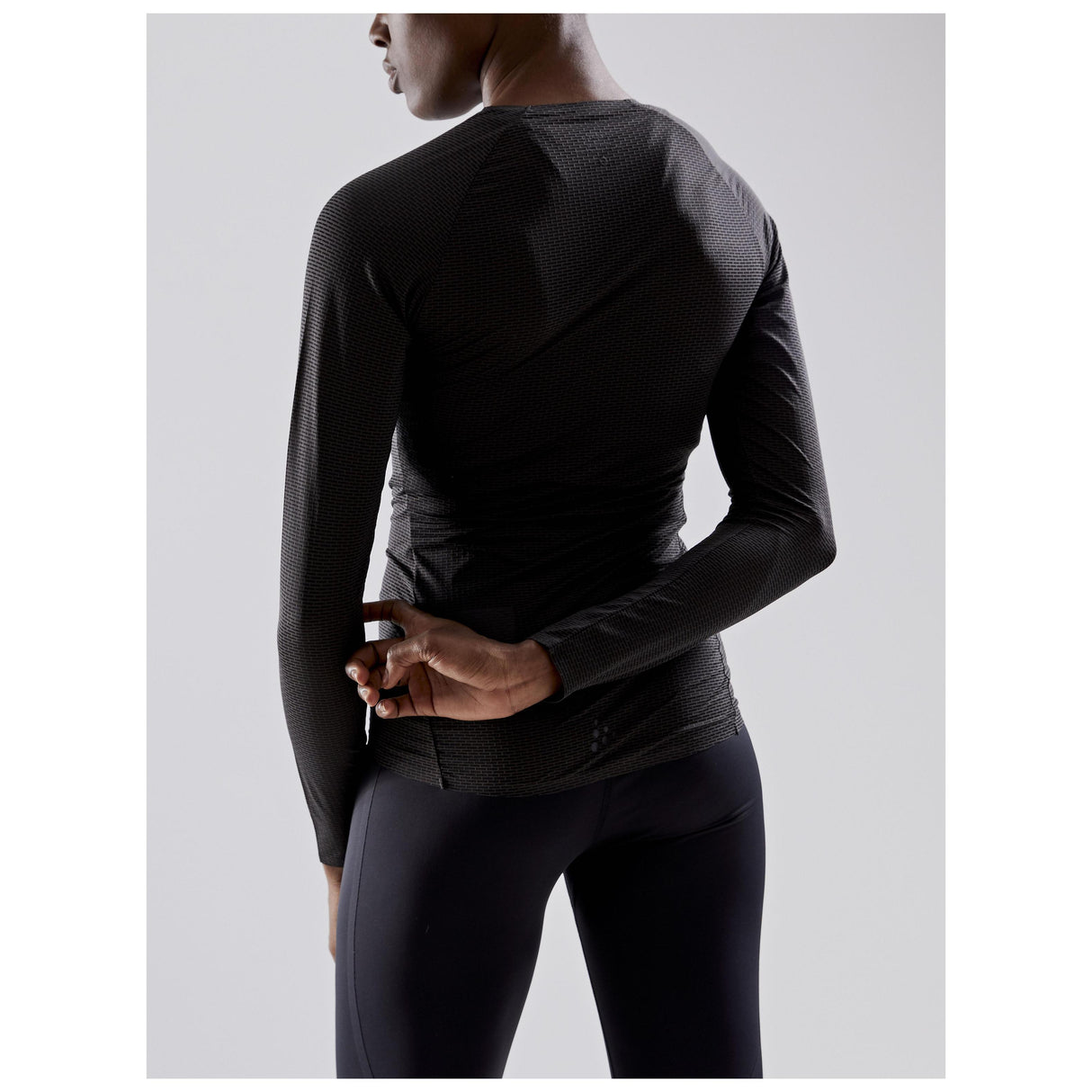 Pro Dry Nanoweight Ls W - Black - Closeup 2