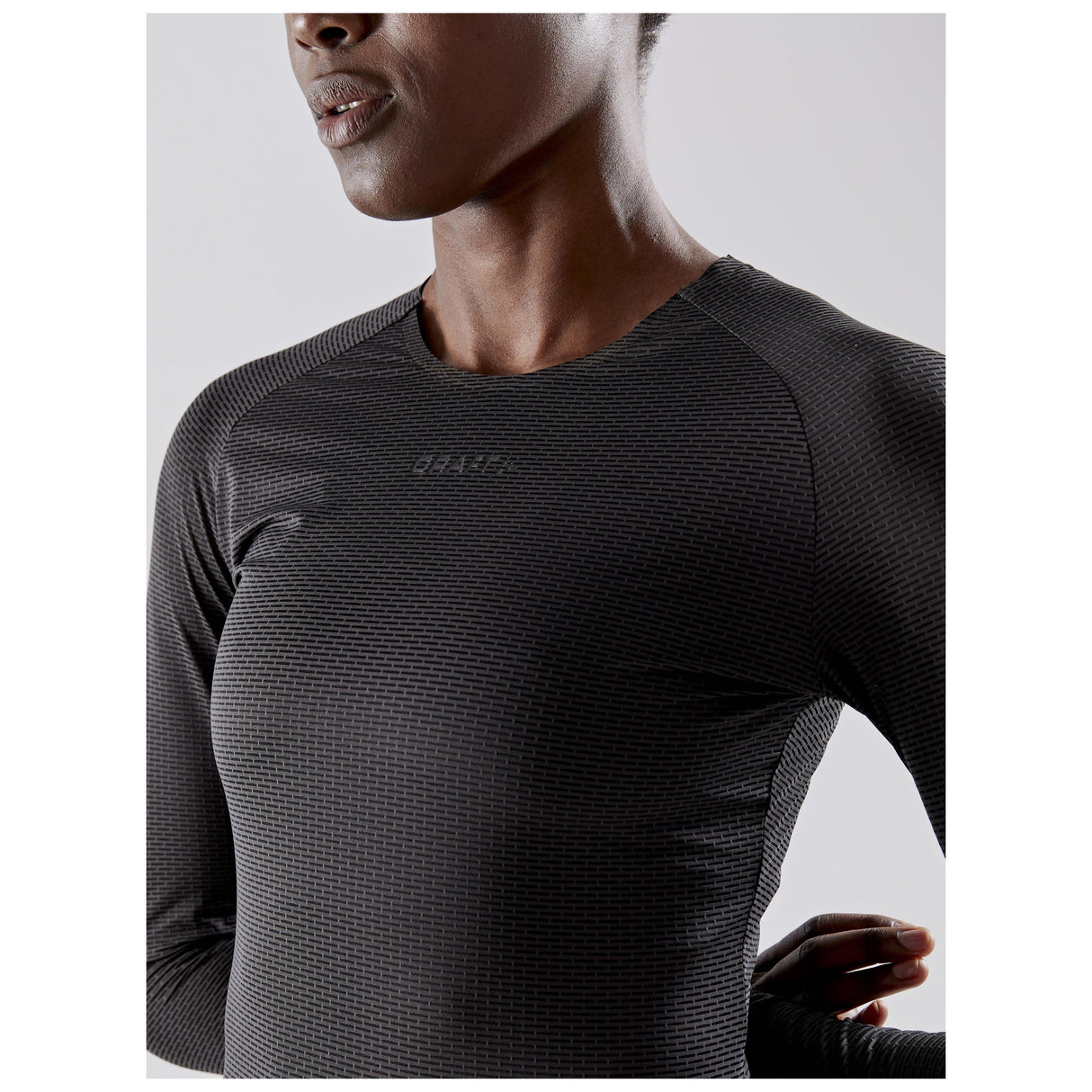 Pro Dry Nanoweight Ls W - Black - Closeup 3