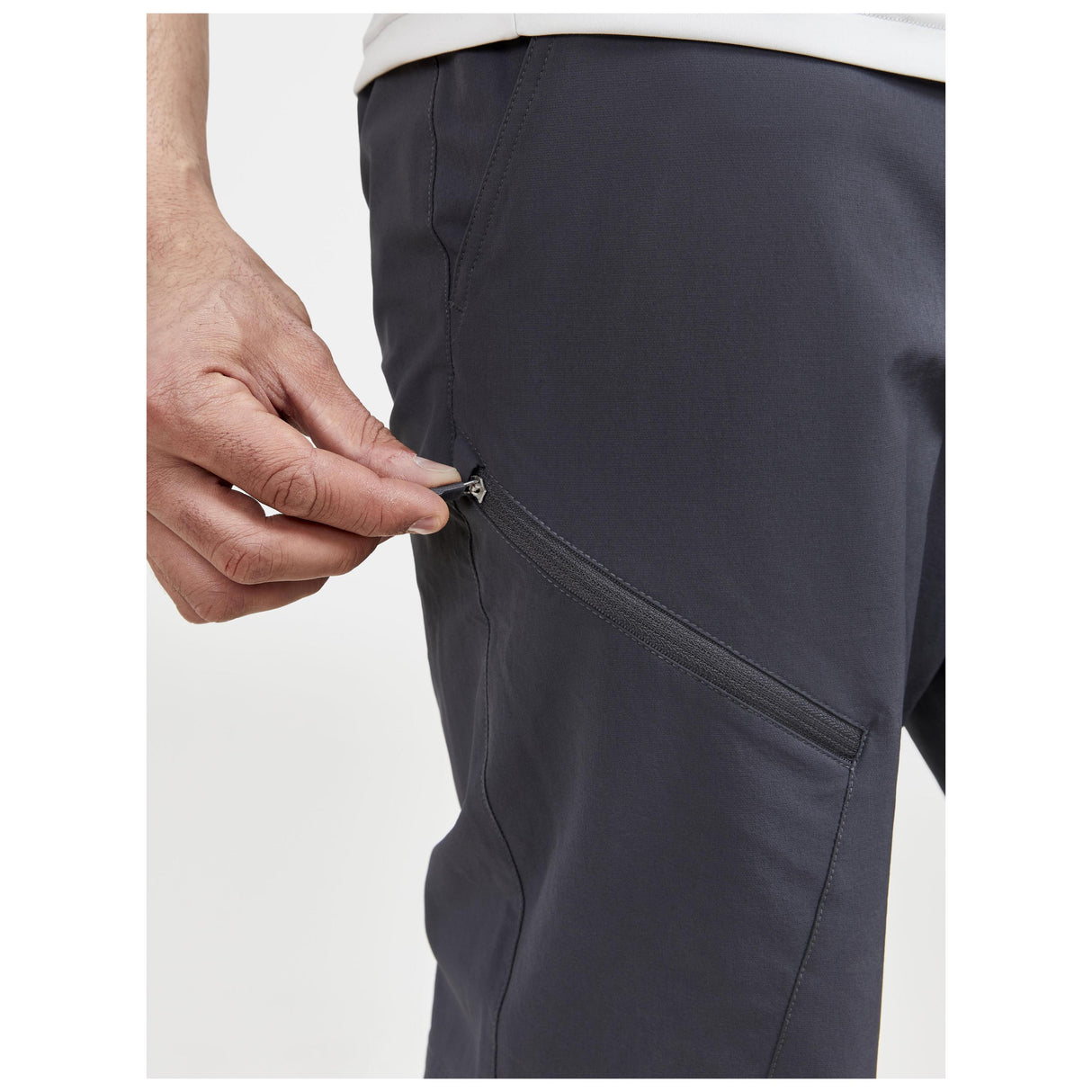 Adv Explore Tech Shorts M - Dark Grey - Closeup 4