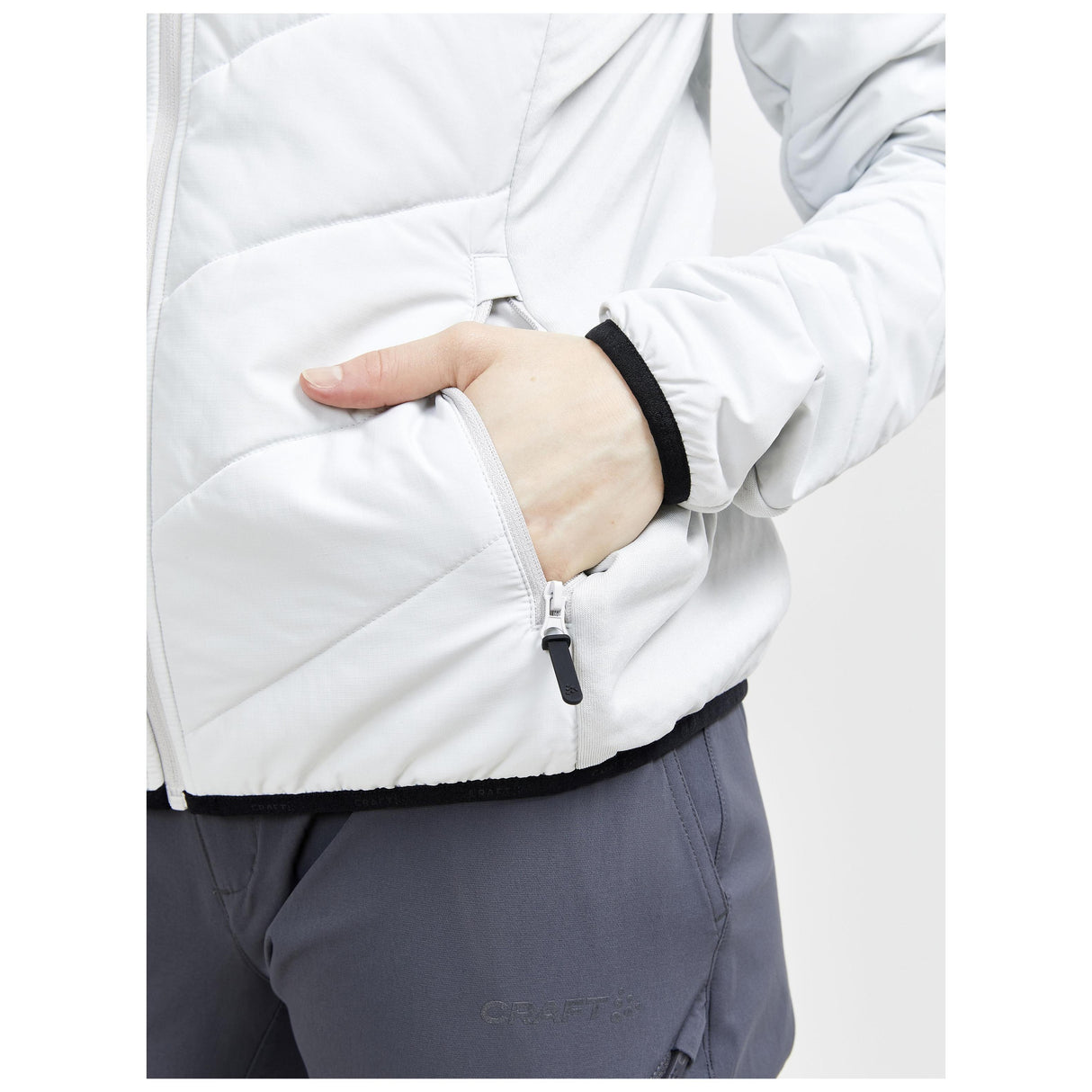 Adv Explore Hybrid Jacket W - Ash - Closeup 4