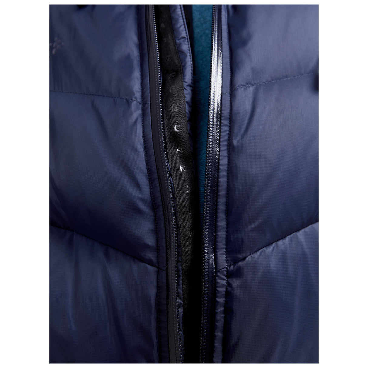 Adv Explore Down Jacket M - Dark Blue - Closeup 4