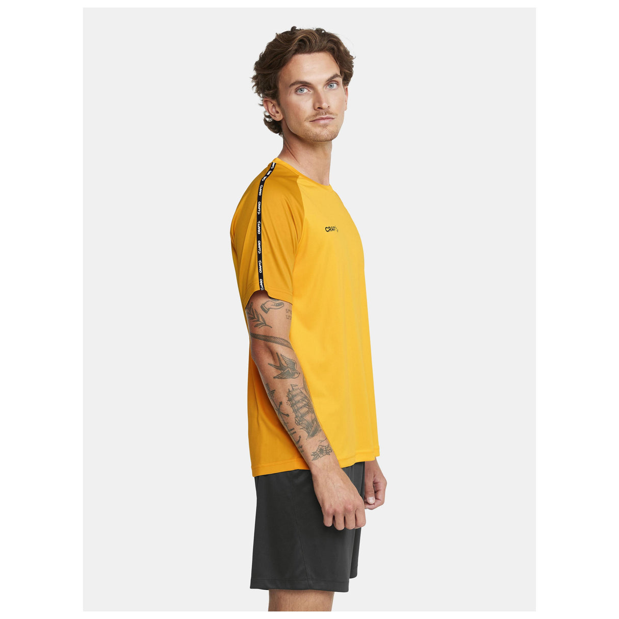Squad Go Contrast Jersey M - Yellow/Golden - Closeup 2