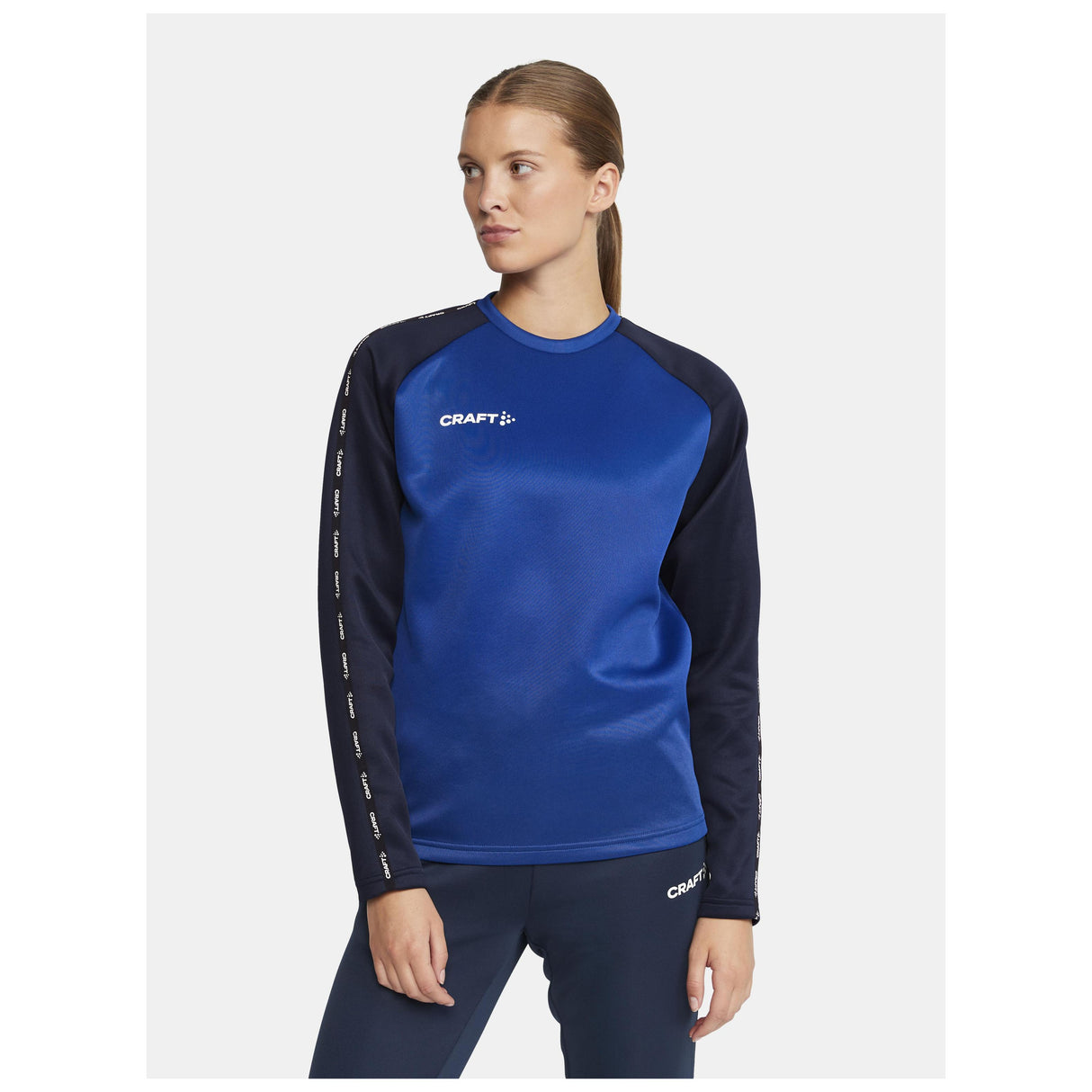 Squad 2.0 Crewneck W - Club Cobolt/Navy - Closeup 1