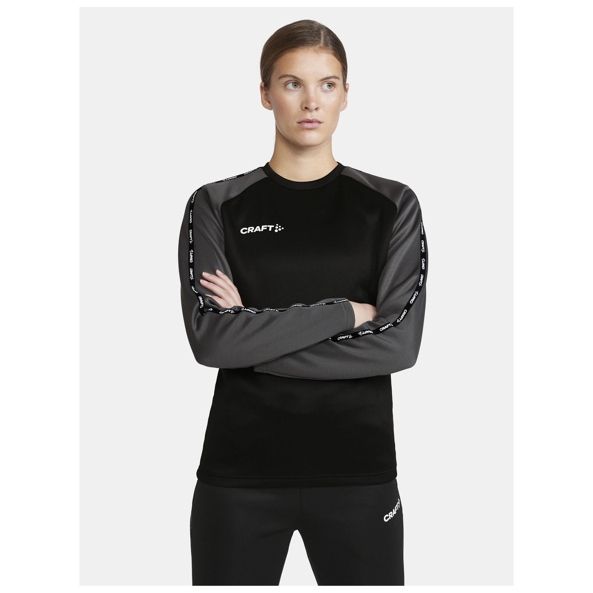 Squad 2.0 Crewneck W - Black - Closeup 1