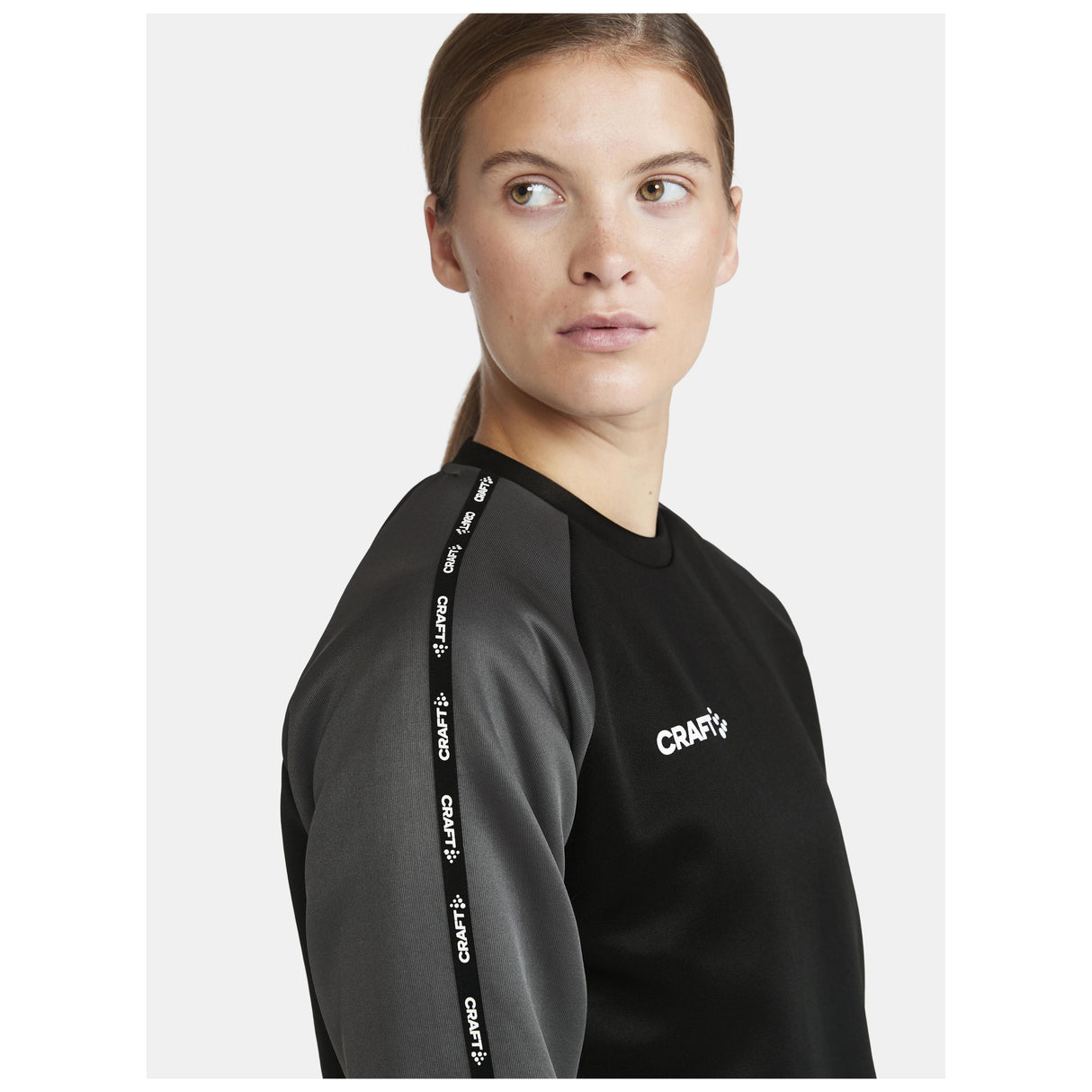 Squad 2.0 Crewneck W - Black - Closeup 4