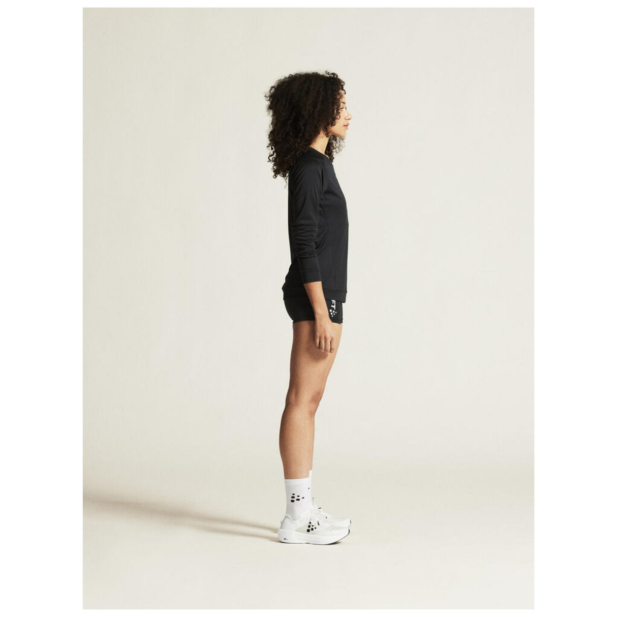 Rush 2.0 Ls Tee W - Black - Closeup 2