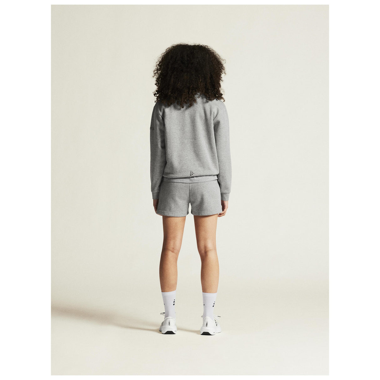 Community 2.0 R Neck W - Grey Melange - Closeup 3