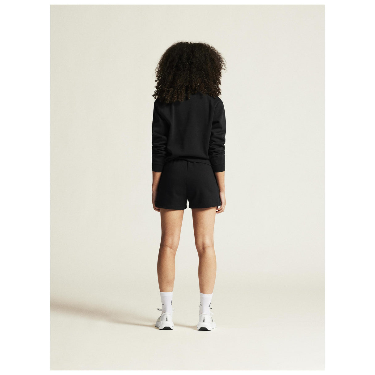 Community 2.0 R Neck W - Black - Closeup 3