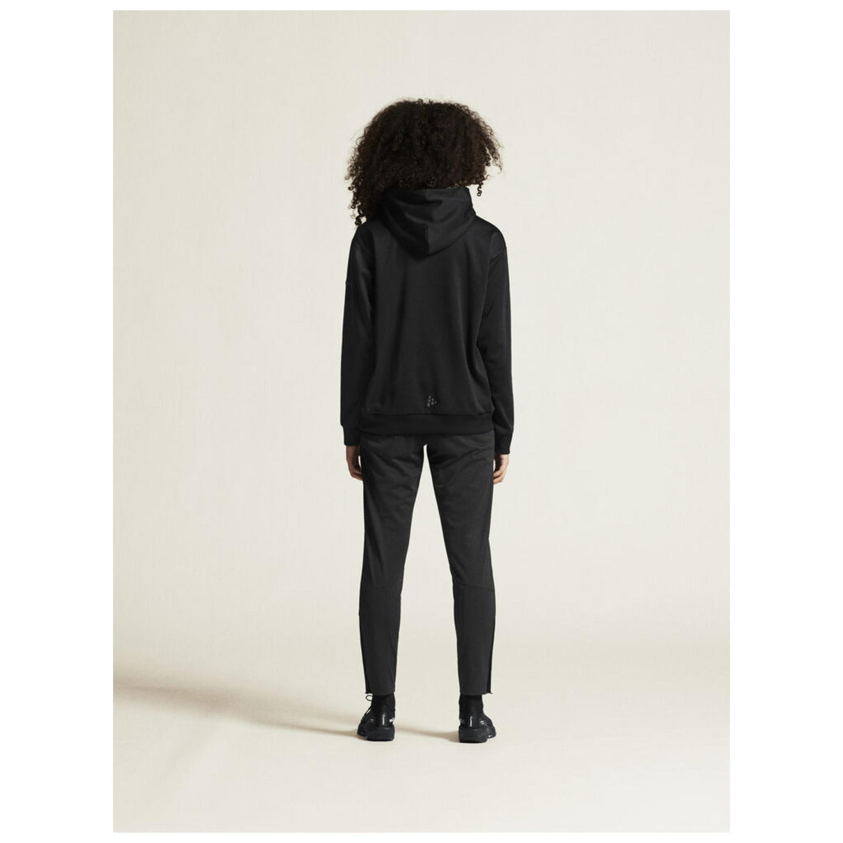 Community 2.0 Function Hoodie W - Black - Closeup 3