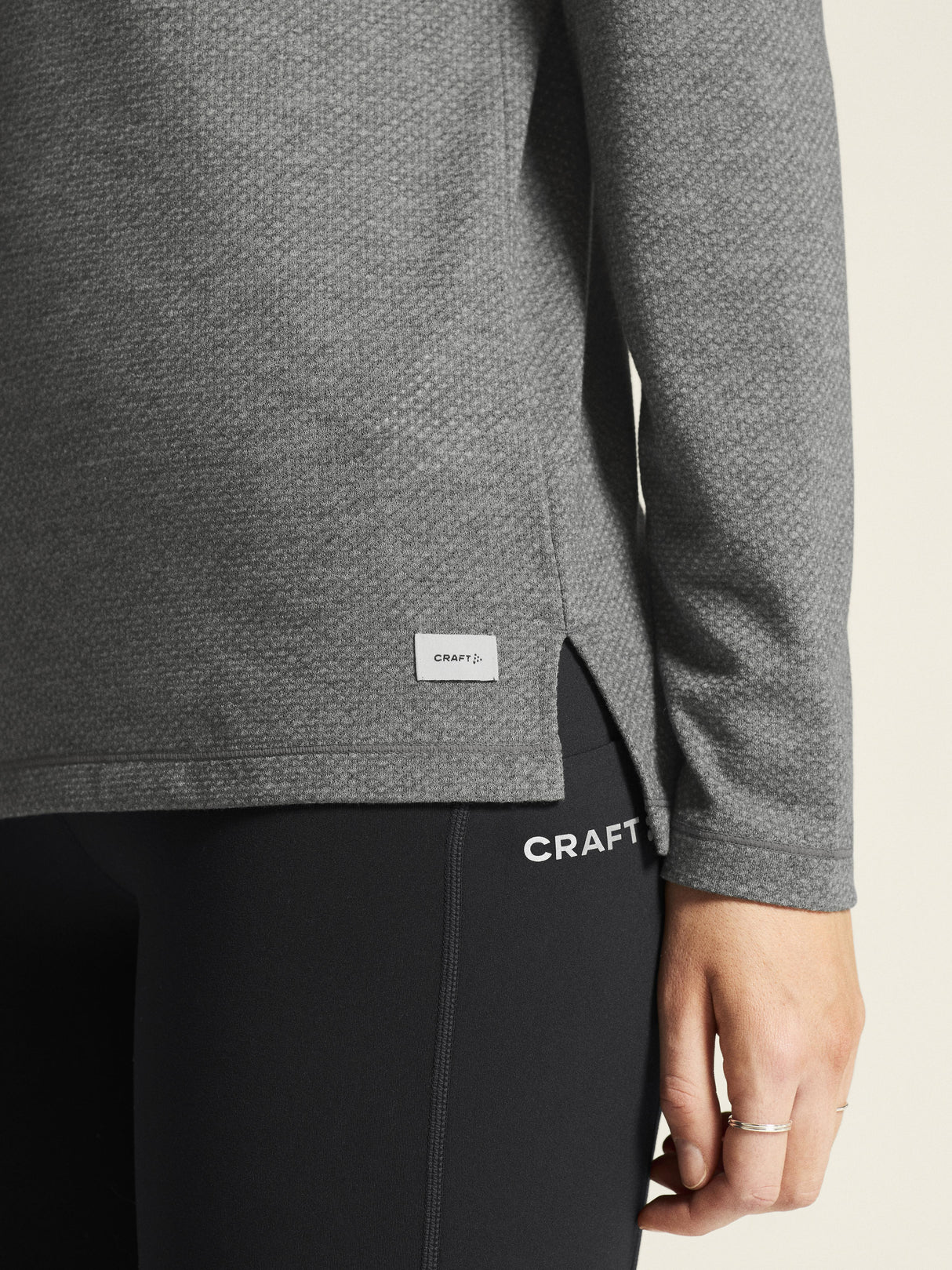 Layers Thermal Mesh Cn W - Dark Grey Melange - Closeup 6