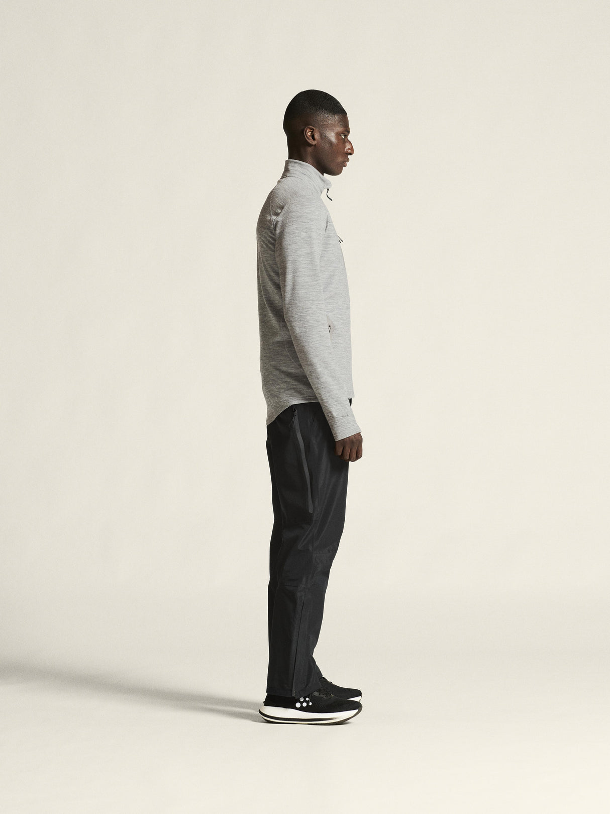 Adv Explore Shell Pants M - Black - Closeup 2