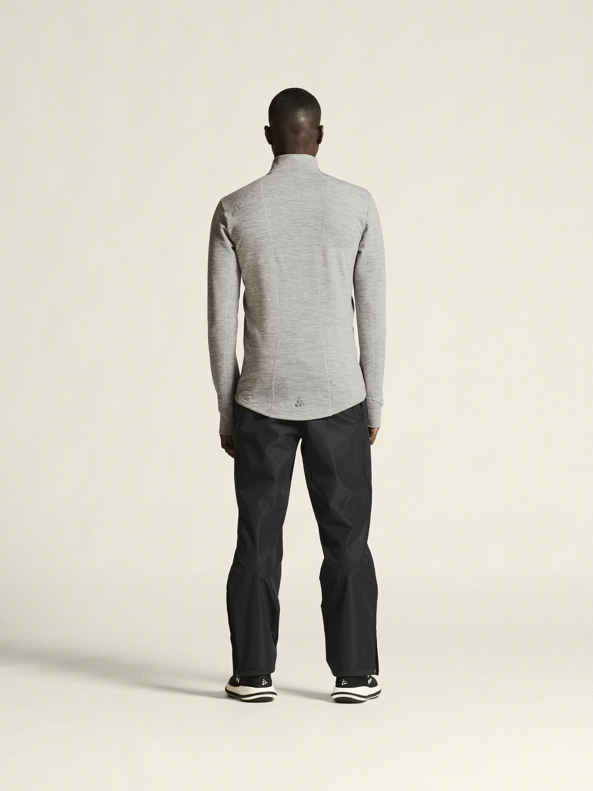 Adv Explore Shell Pants M - Black - Closeup 3