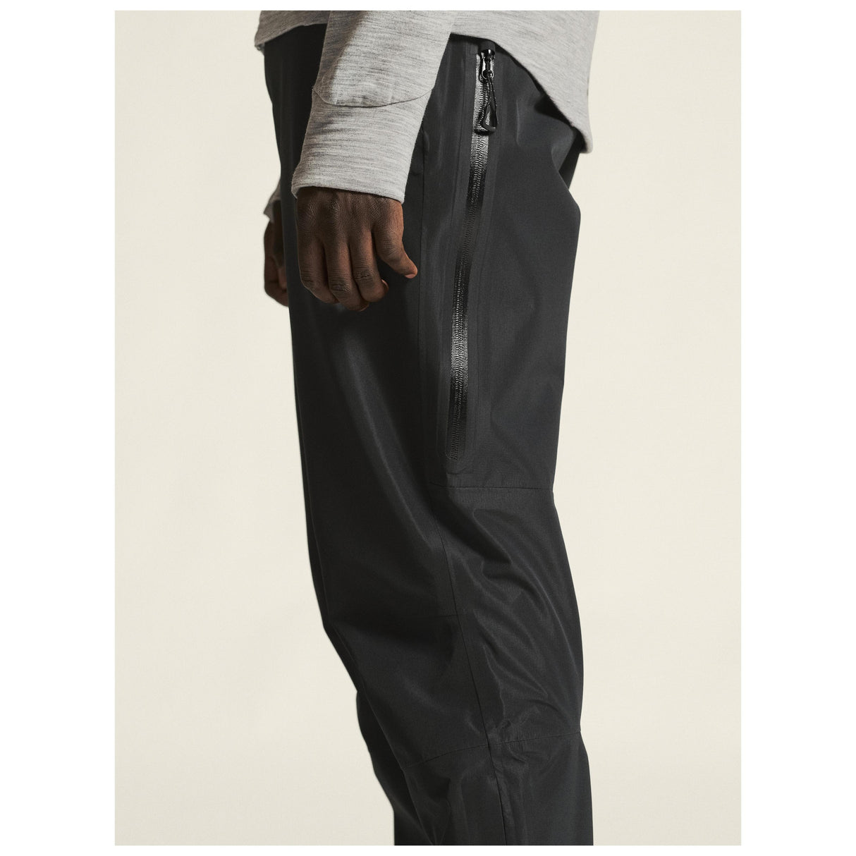 Adv Explore Shell Pants M - Black - Closeup 5