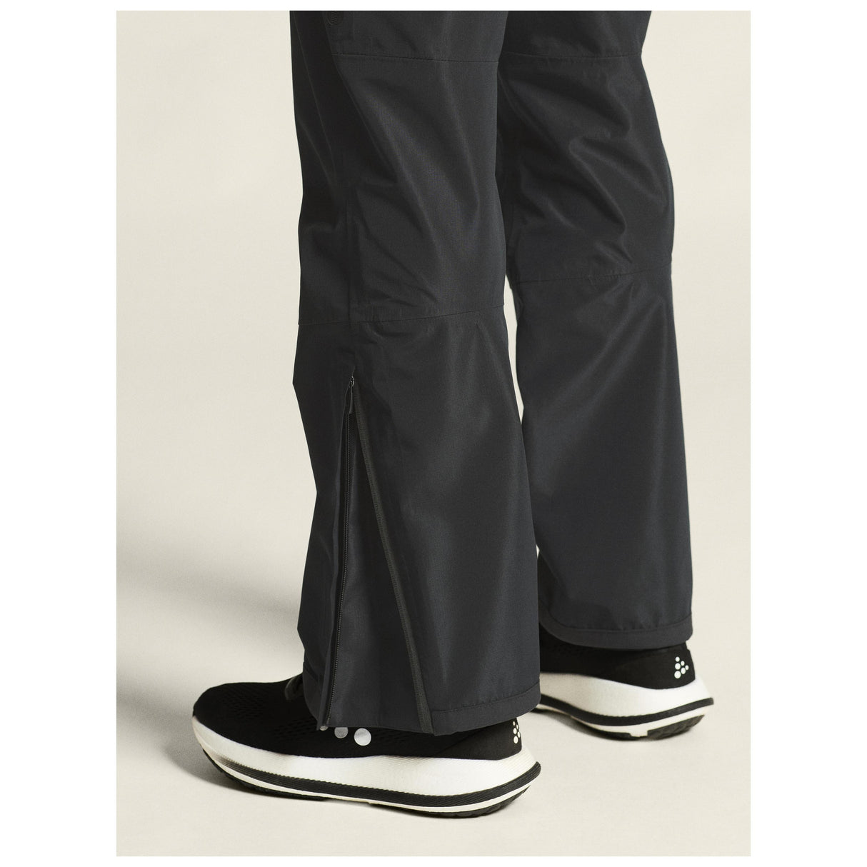 Adv Explore Shell Pants M - Black - Closeup 6