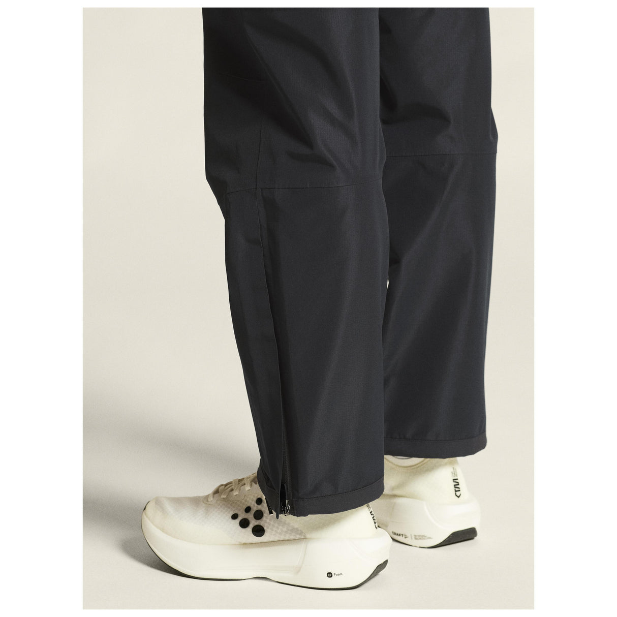 Adv Explore Shell Pants W - Black - Closeup 7