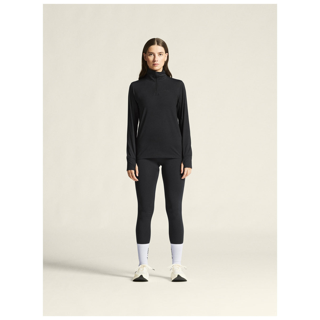 Layers Hz Ls W - Black Melange - Closeup 1