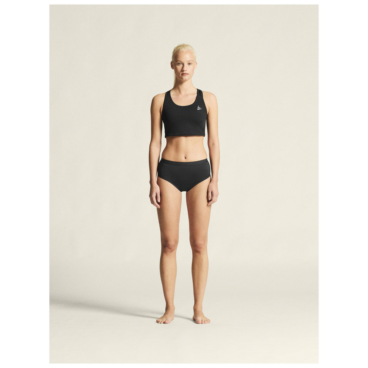 Active Hipster W - Black - Closeup 1