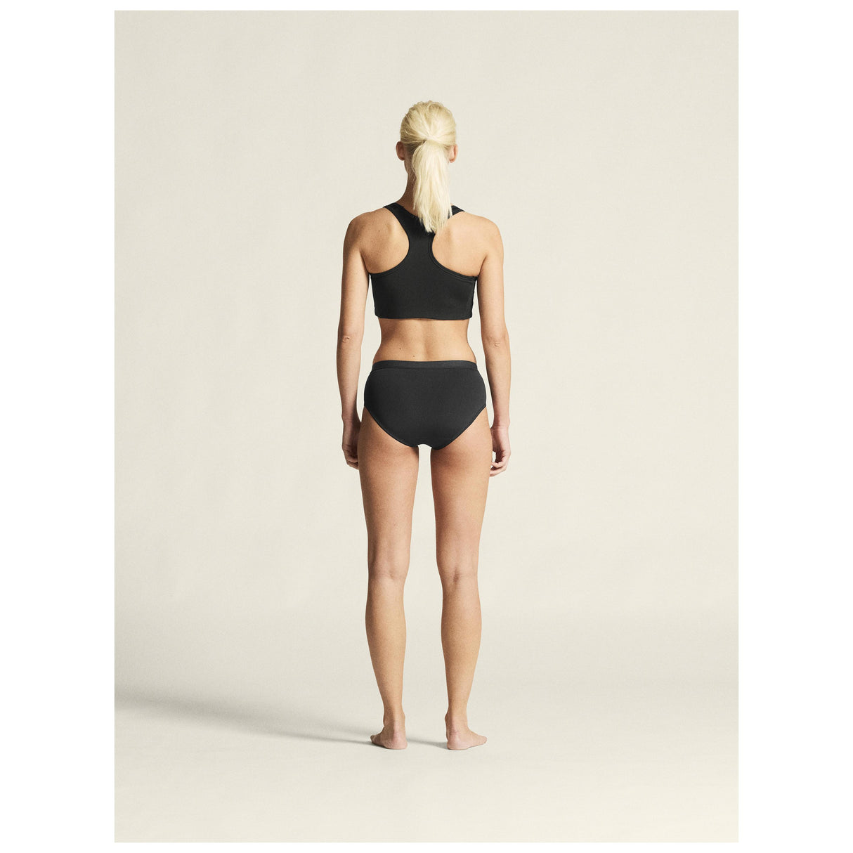 Active Hipster W - Black - Closeup 3