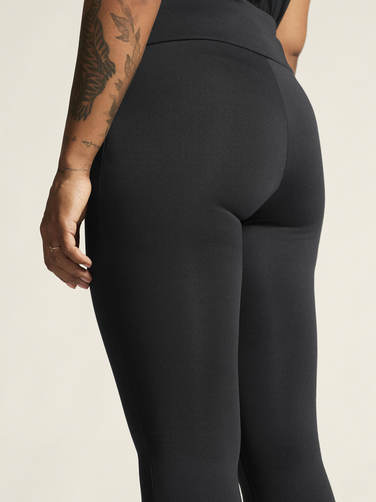 Explore Power Fleece Tights W - Black - Closeup 6