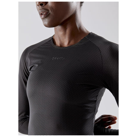 Pro Dry Nanoweight Ls W - Black - Closeup 3