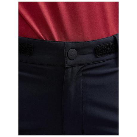 Adv Explore Tech Shorts W - Black - Closeup 4