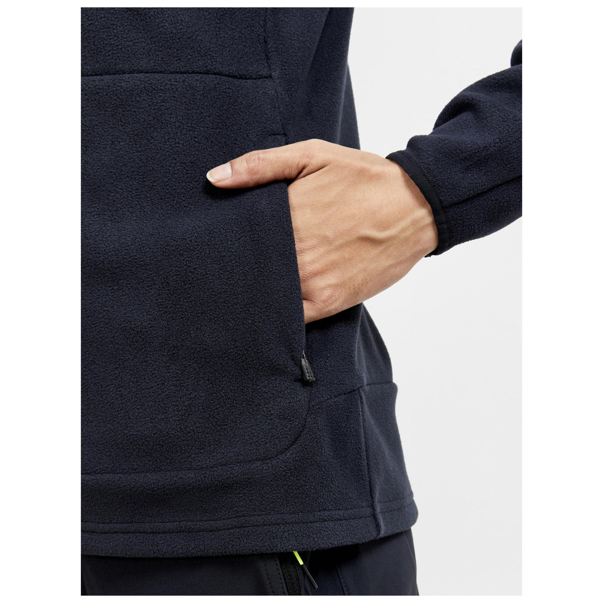 Adv Explore Fleece Midlayer W - Black - Closeup 4