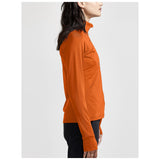 Adv Explore Light Midlayer W - Orange - Closeup 2