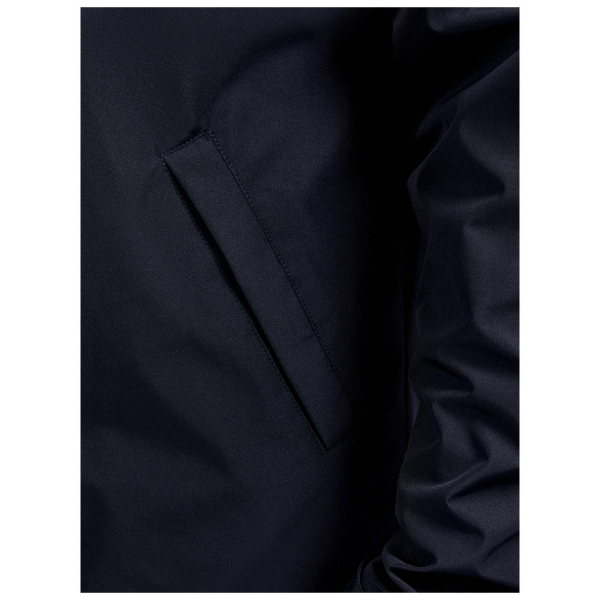 Core Explore Rain Set M - Black - Closeup 3