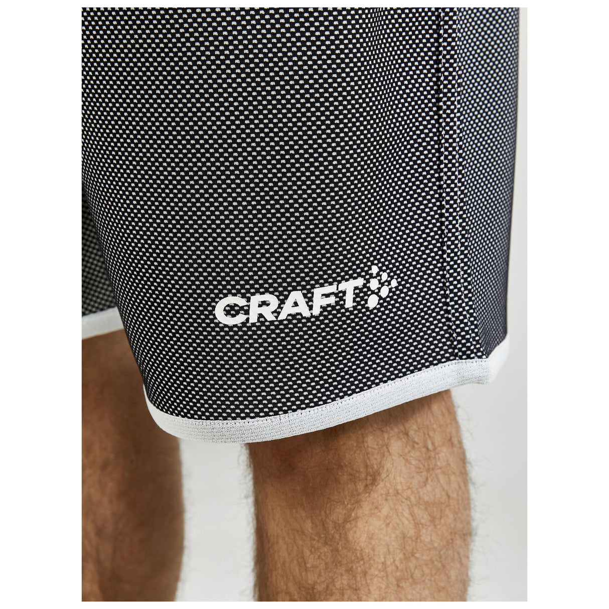 Progress Reversible Shorts M - Black-White - Closeup 4