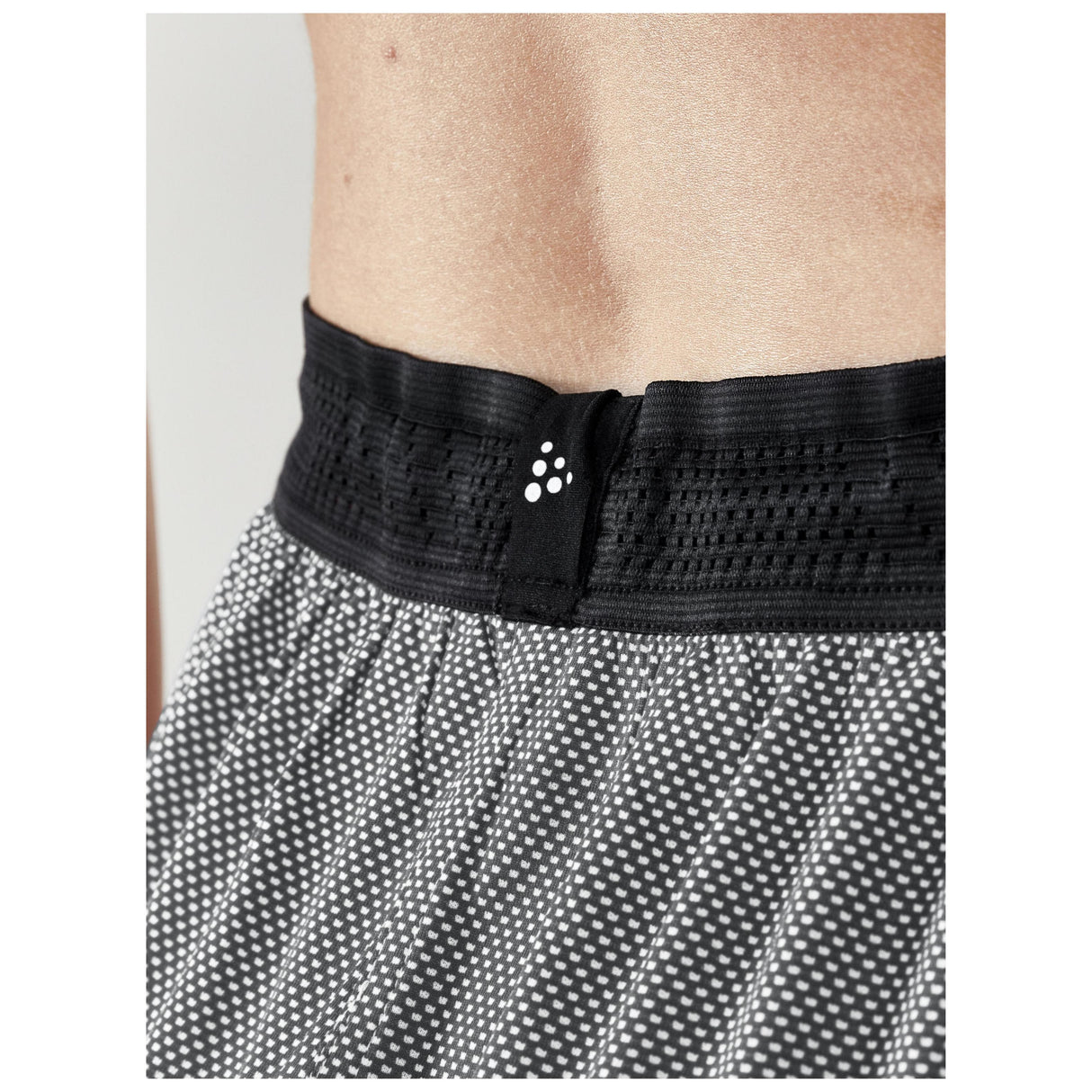 Progress Reversible Shorts W - Black/White - Closeup 4