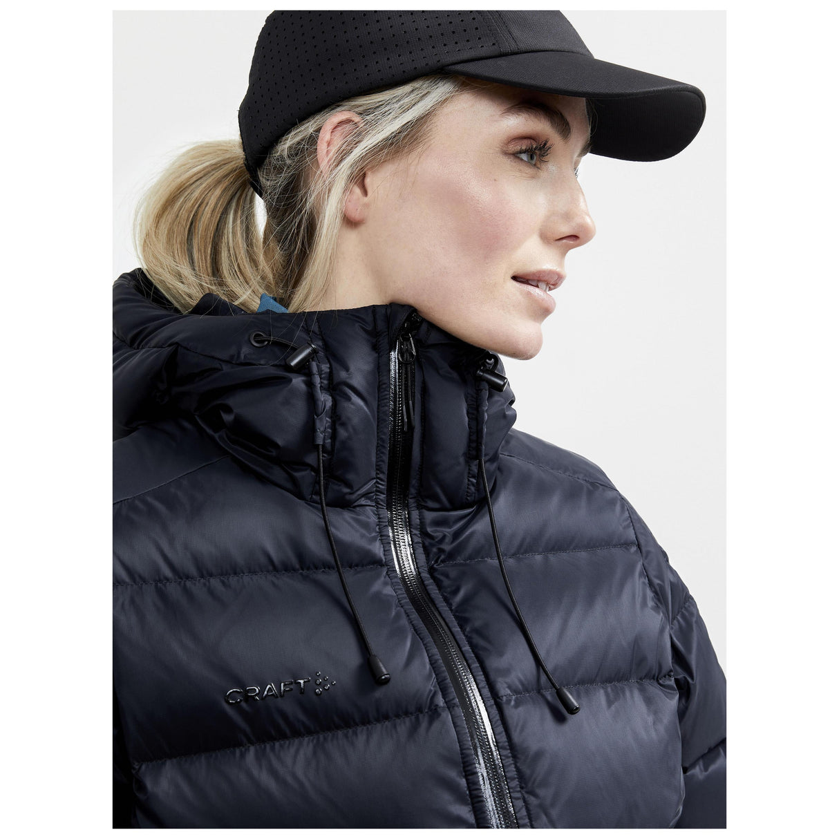 Adv Explore Down Jacket W - Black - Closeup 3