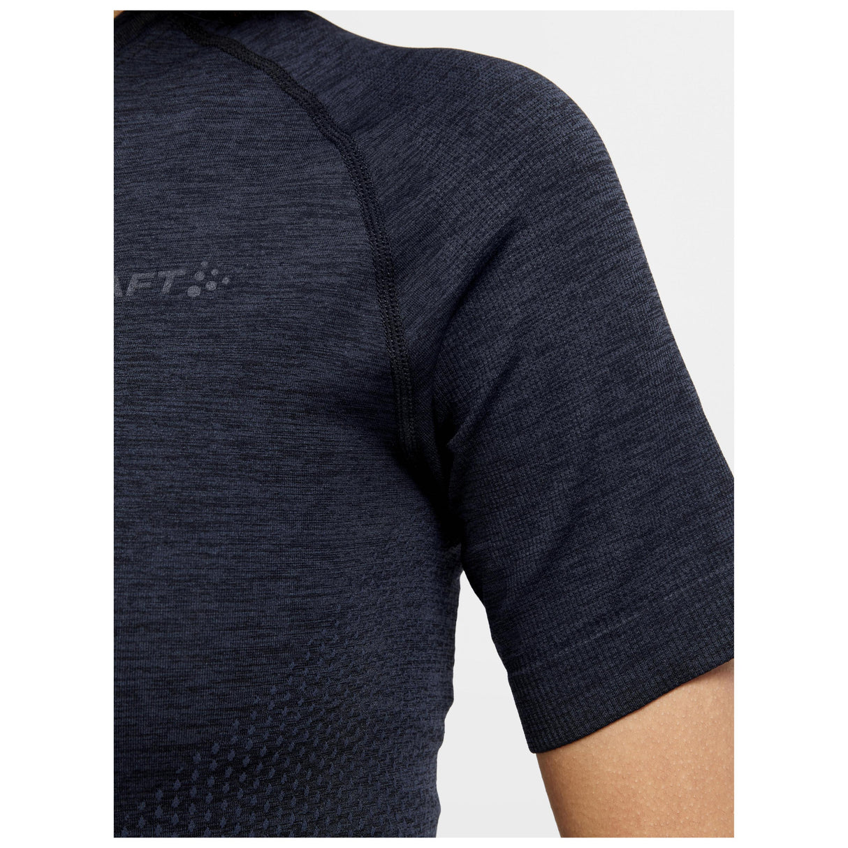 Core Dry Active Comfort Ss W - Black - Closeup 4