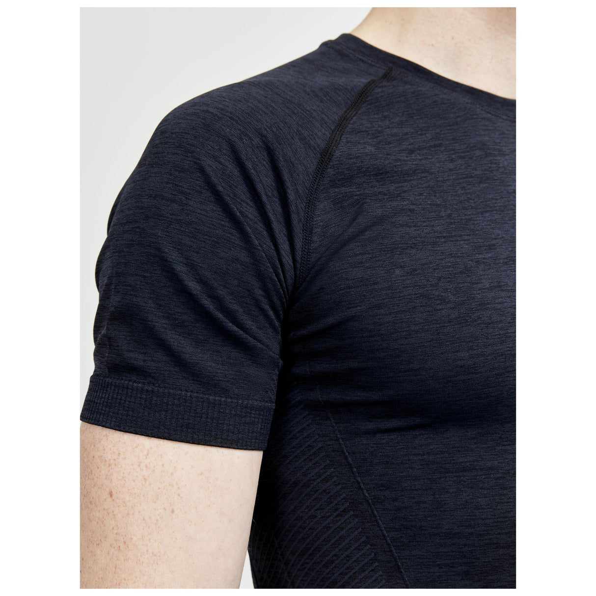 Core Dry Active Comfort Ss M - Black - Closeup 3