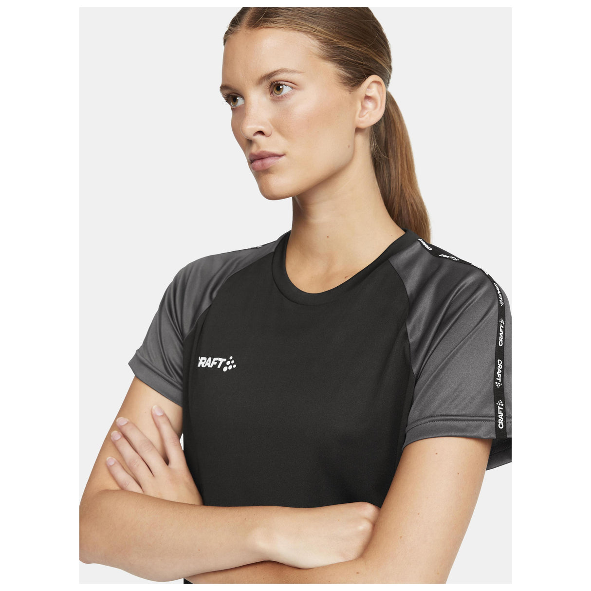 Squad Go Contrast Jersey W - Black - Closeup 4