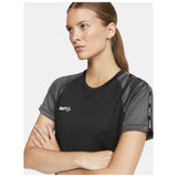 Squad Go Contrast Jersey W - Black - Closeup 4