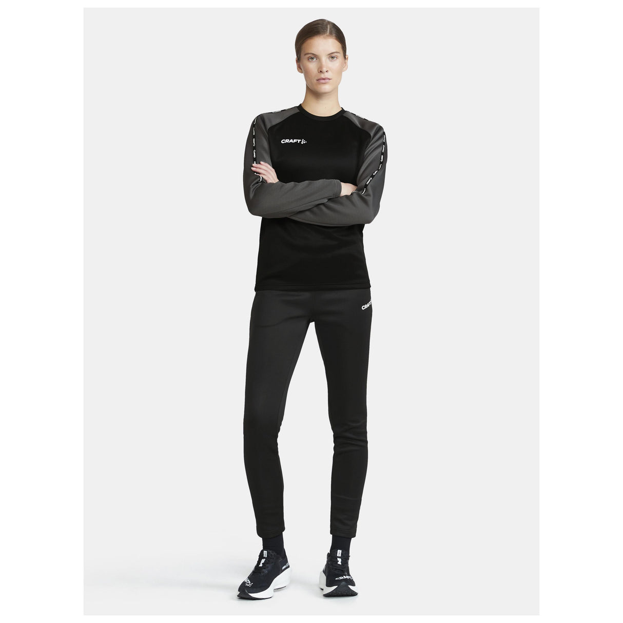 Squad 2.0 Crewneck W - Black - Closeup 5