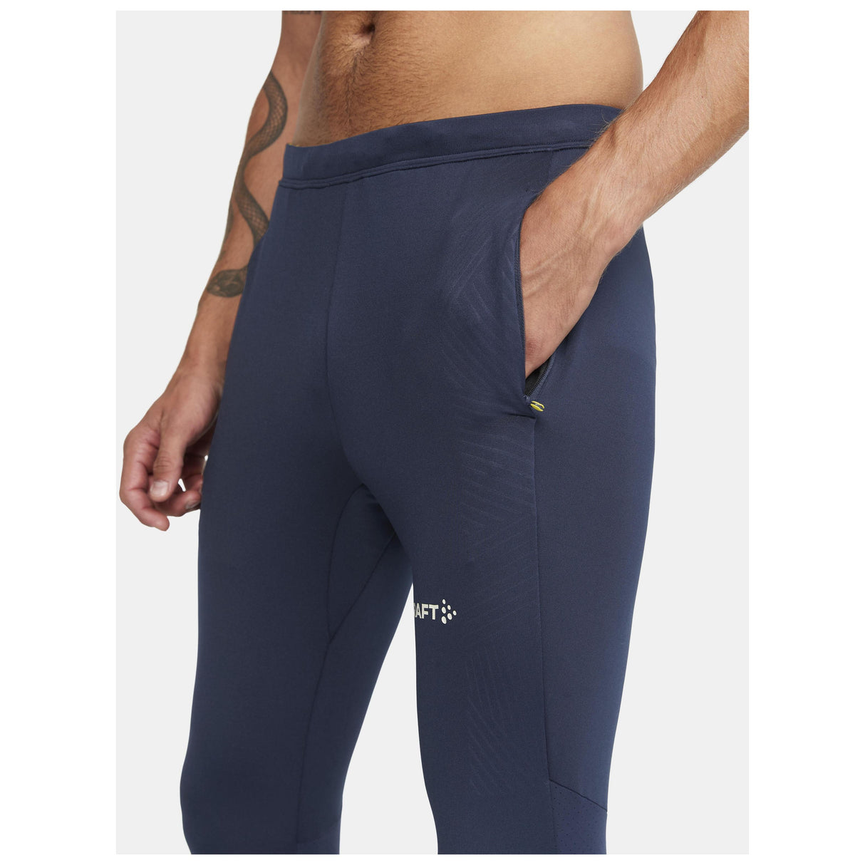 Extend Pant M - Navy - Closeup 4