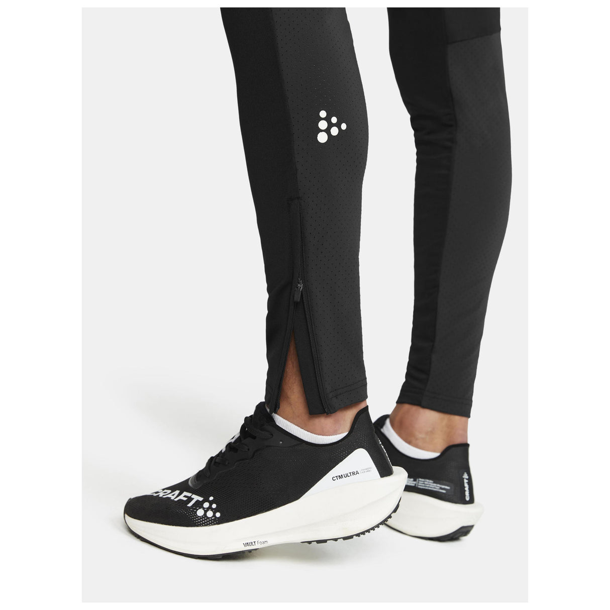 Extend Pant M - Black - Closeup 4