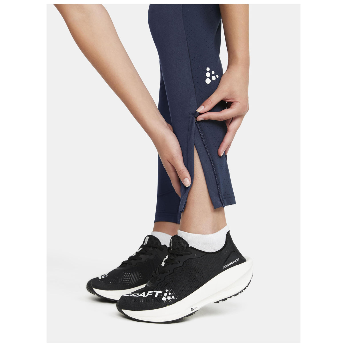 Extend Pant W - Navy - Closeup 5