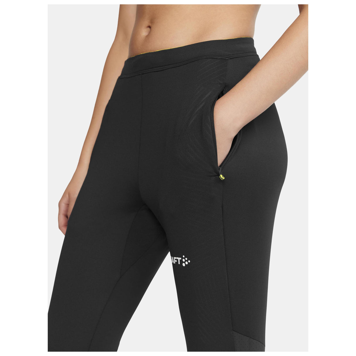 Extend Pant W - Black - Closeup 4