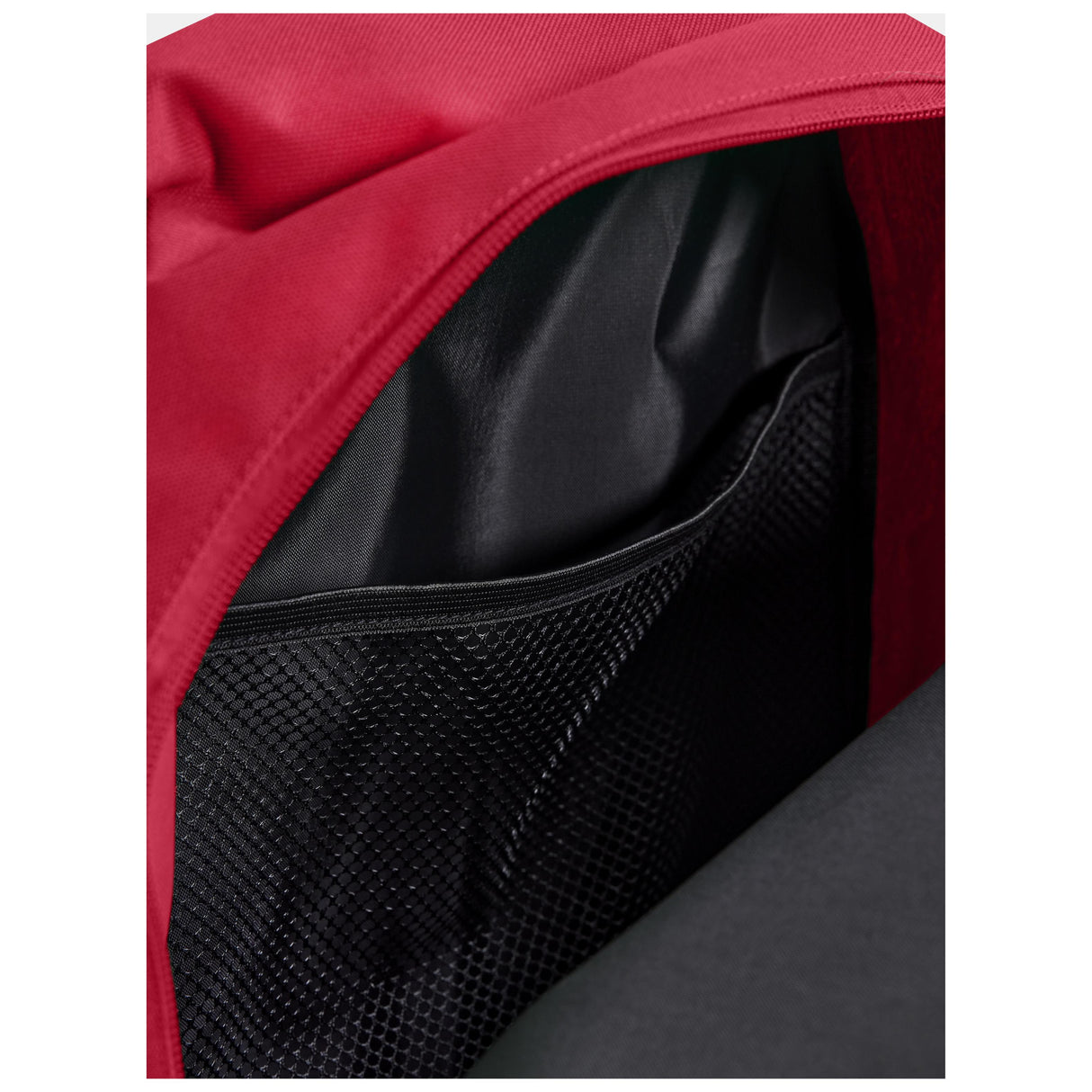 Squad 2.0 Backpack 20L - Red - Closeup 2