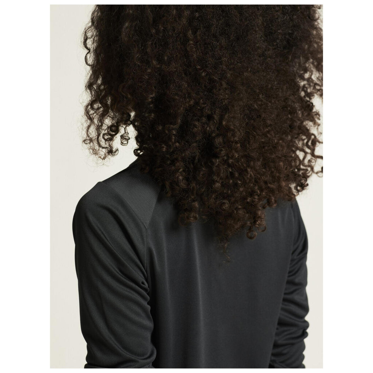 Rush 2.0 Ls Tee W - Black - Closeup 7