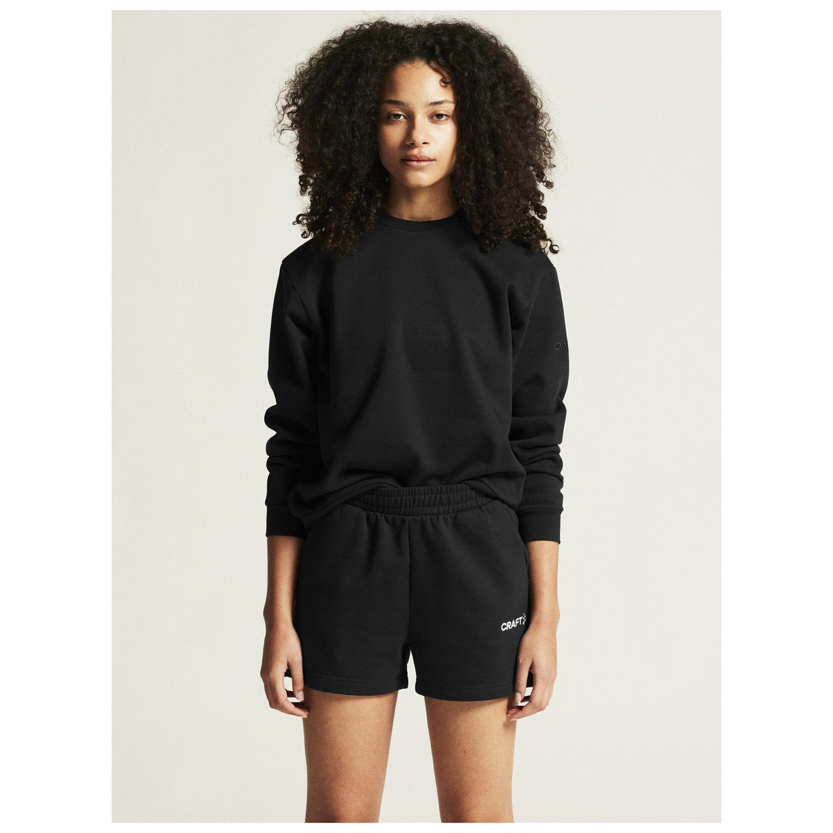 Community 2.0 R Neck W - Black - Closeup 5