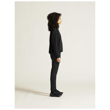 Community 2.0 Function Hoodie W - Black - Closeup 2