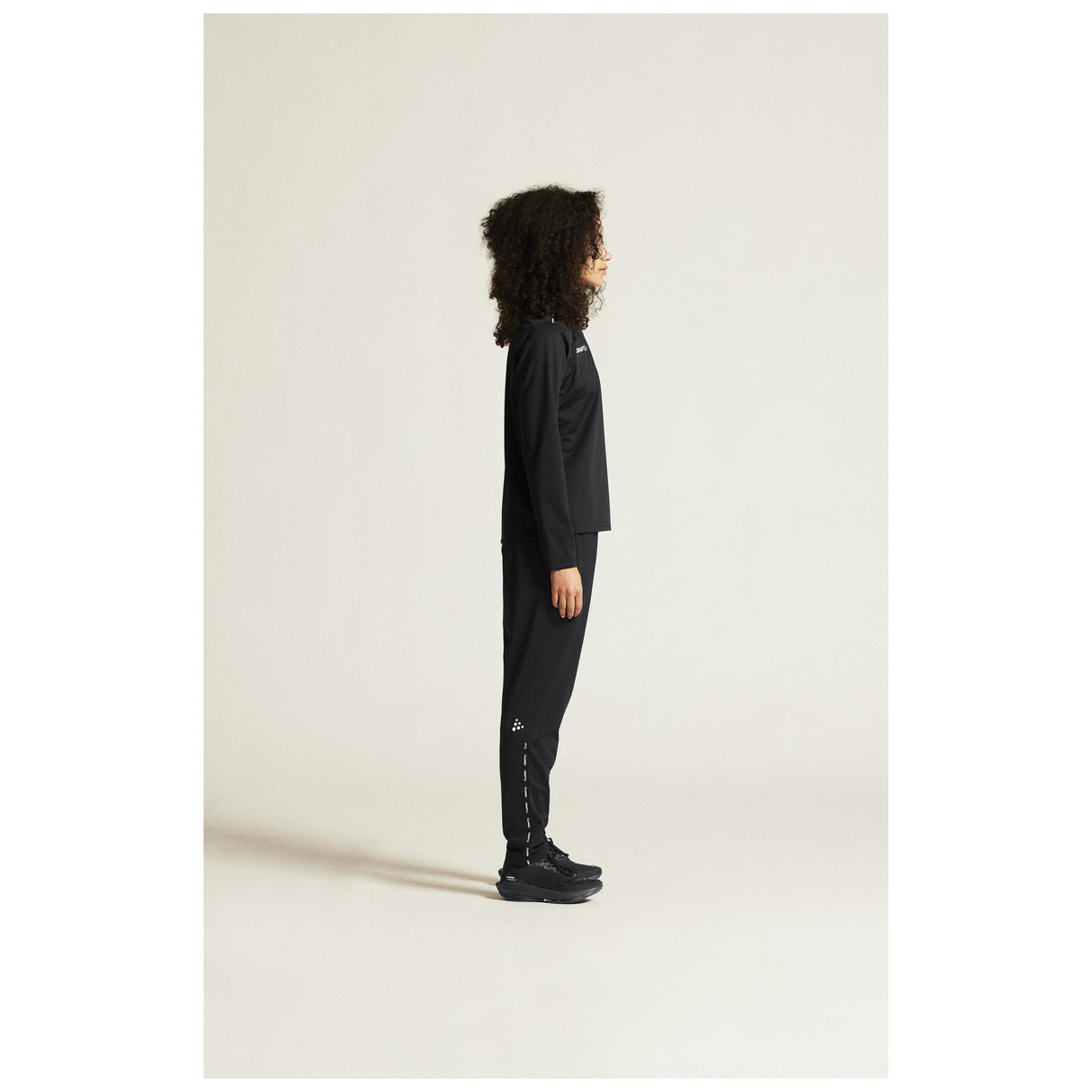 Squad Go Pant W - Black - Closeup 2