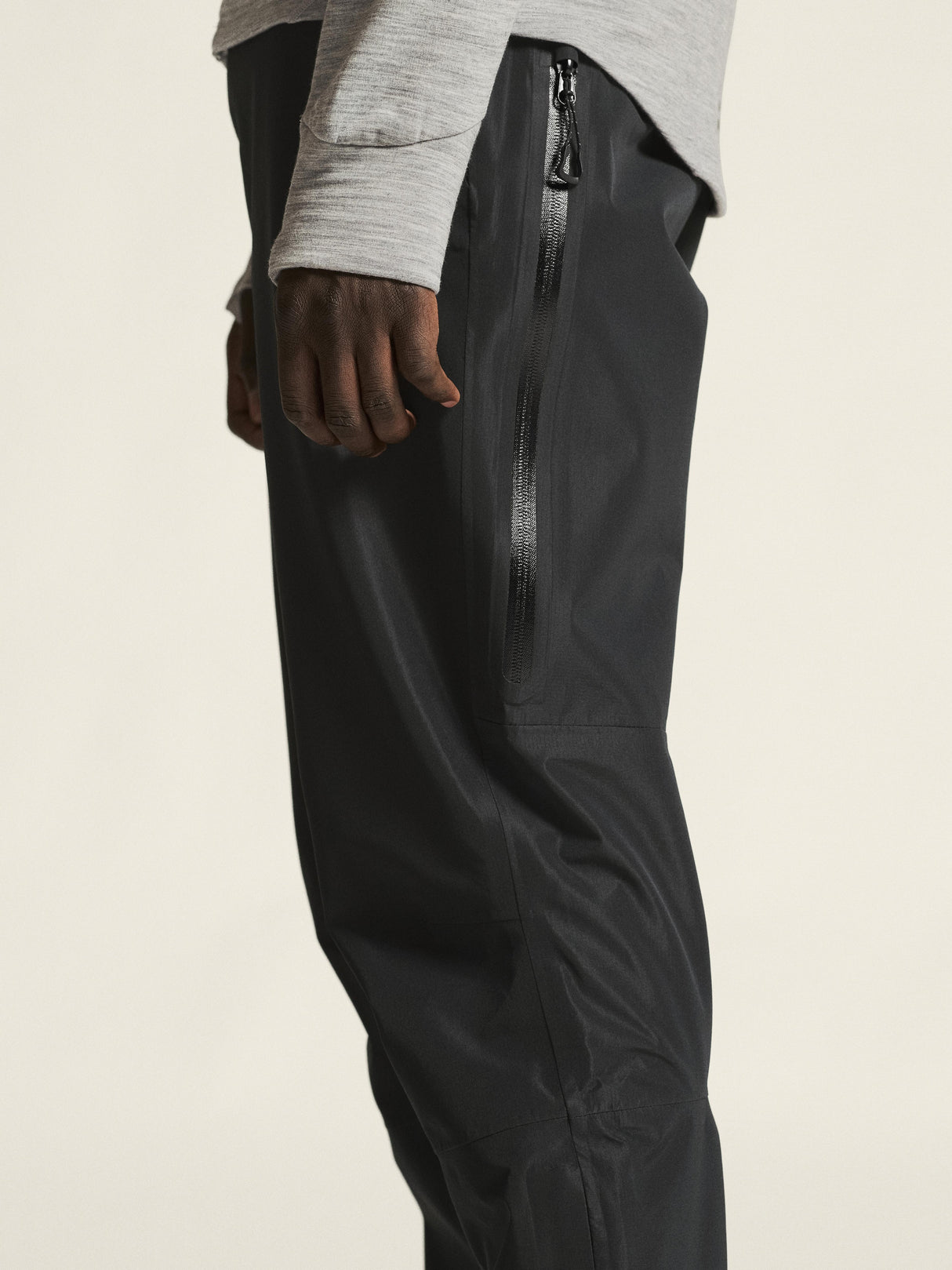 Adv Explore Shell Pants M - Black - Closeup 5