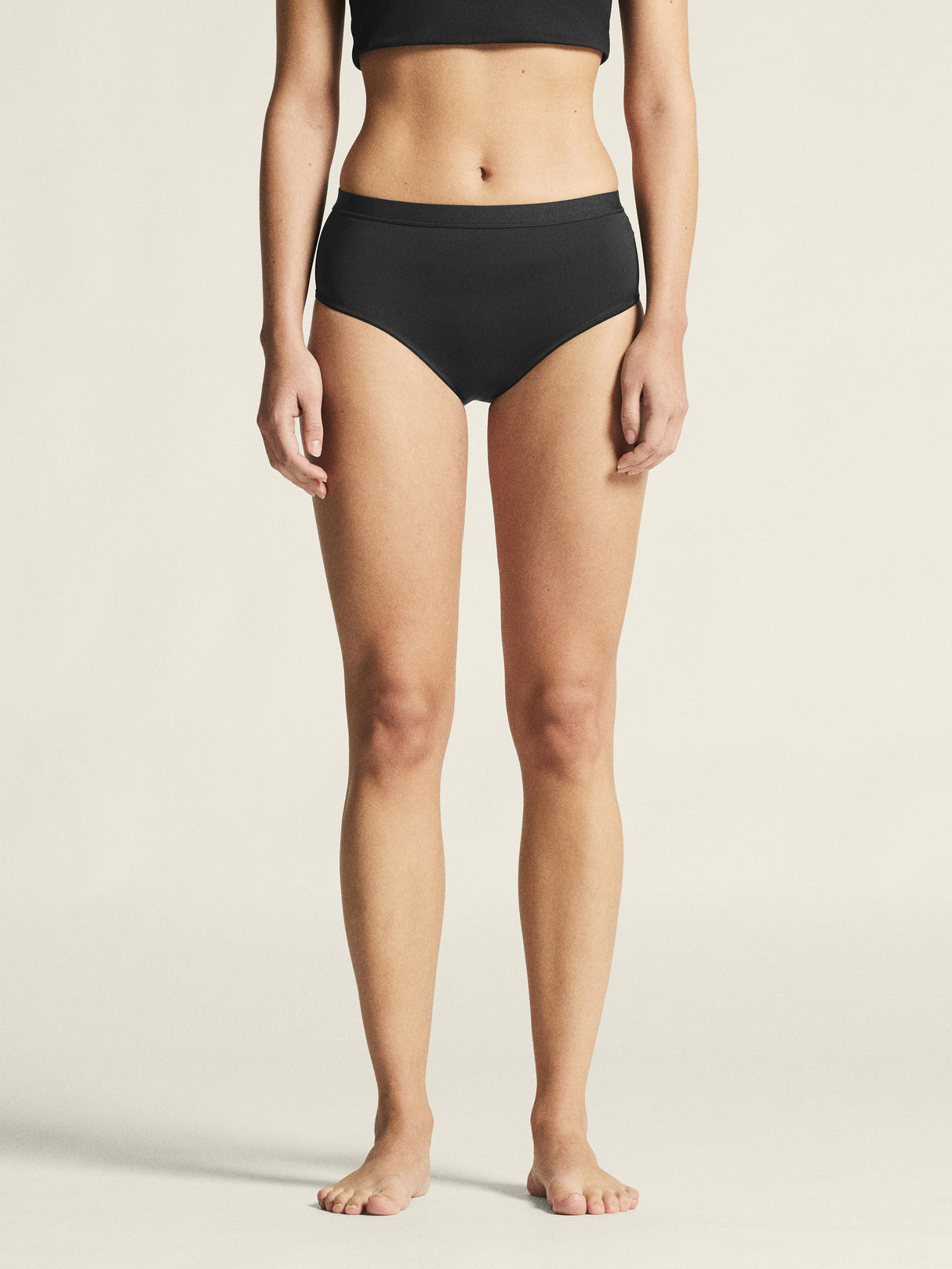 Active Hipster W - Black - Closeup 4