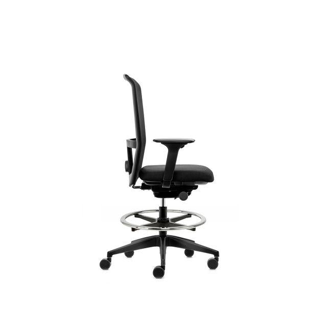 INTERSTUHL LX002 office chair with footrest